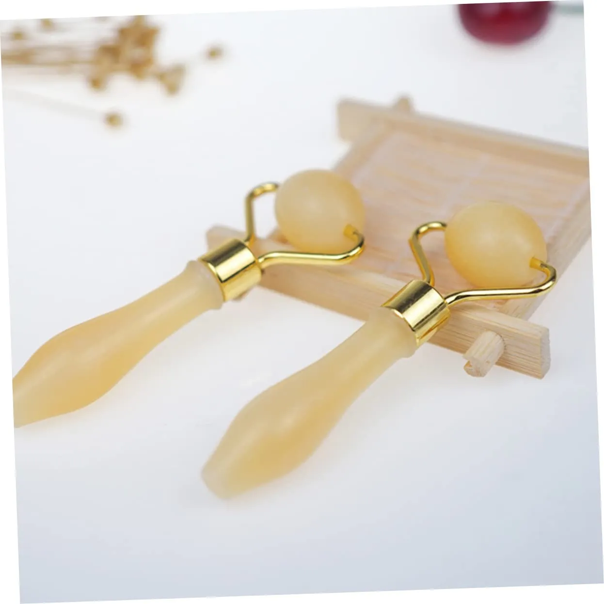 3pcs Jade Eye Roller Yellow Jade Beauty Roller for Eye Massage Facial Skincare Tool Ancient -aging Accessory Comfortable and Lightweight Design for Home Use Travel
