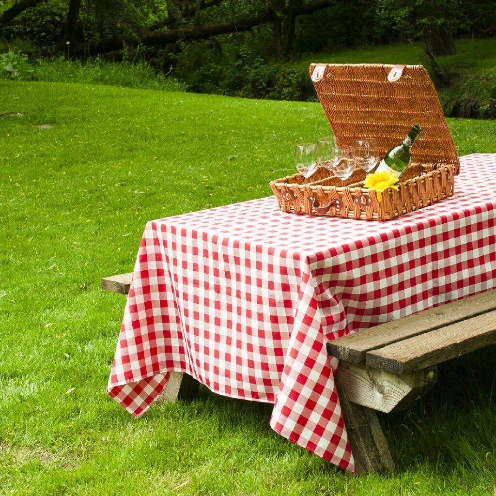 90 X 156 in. Rectangular Polyester Tablecloth Checkered
