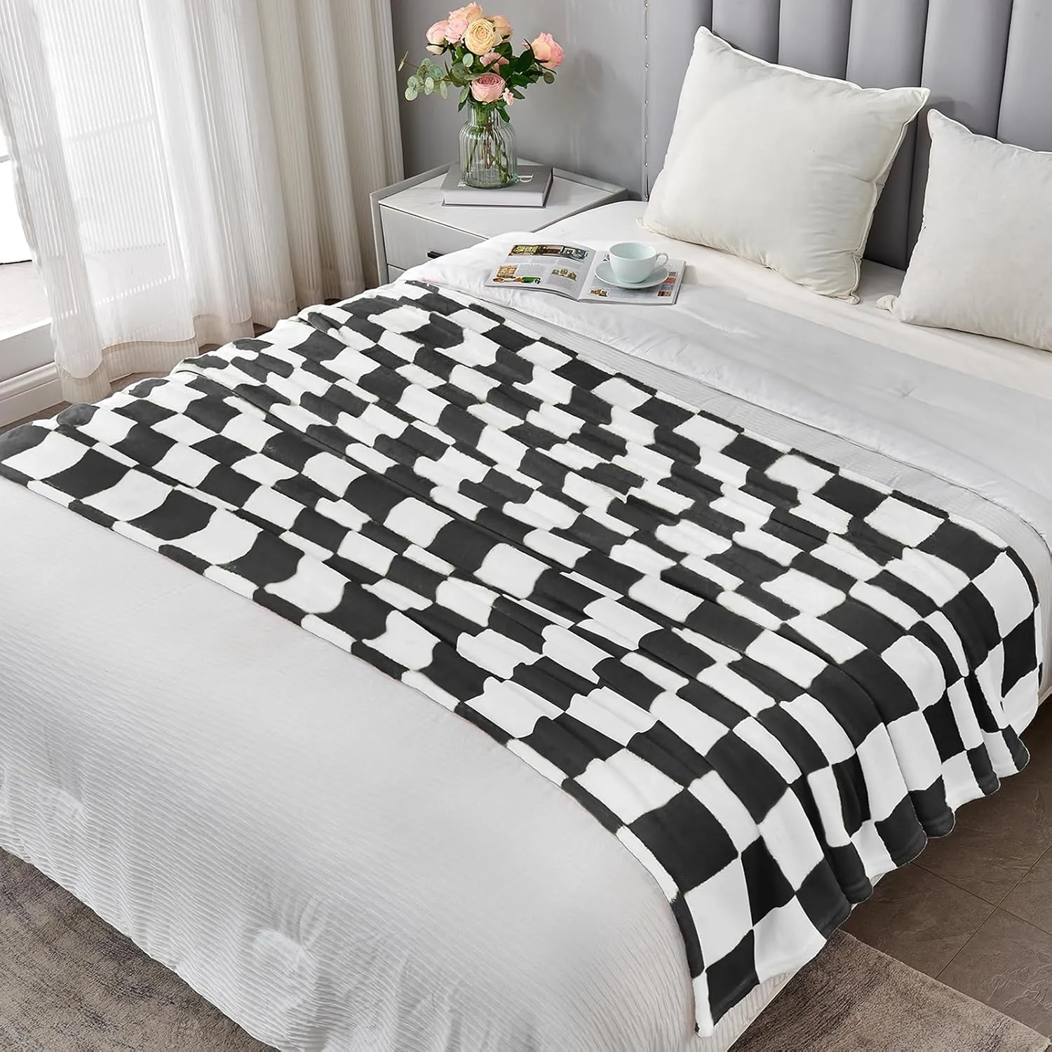 Black Checkered Blanket, Soft Cozy Fleece Checkered Throw Blankets for Bed Sofa Couch Camping, Ultra Fluffy Throws for All Seasons, 60x80 Inch, Black