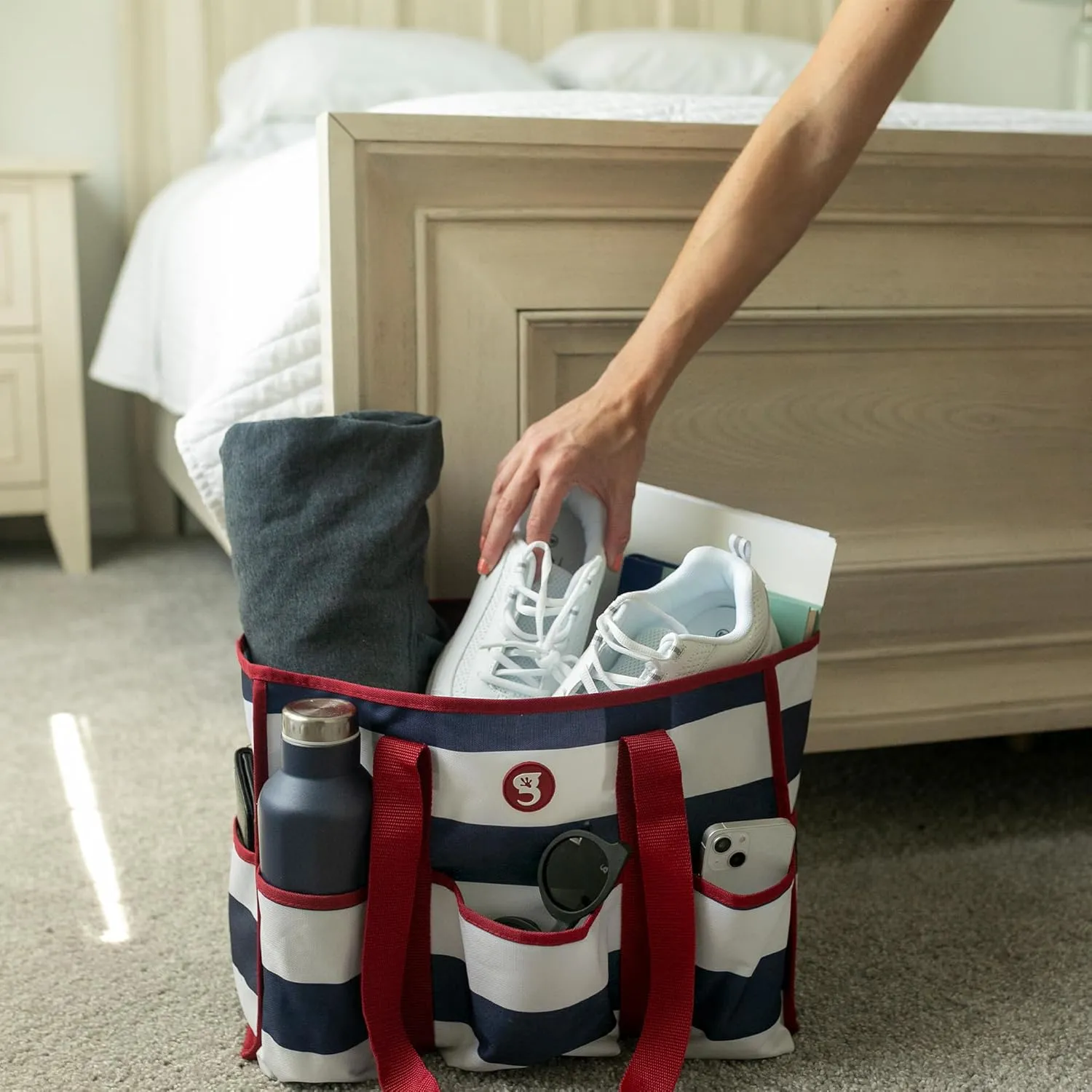 geckobrands 8 Pocket Tote - Utility Travel Swimming Pool Tote Duffle Bag for Gym, Shopping, and Everyday Use