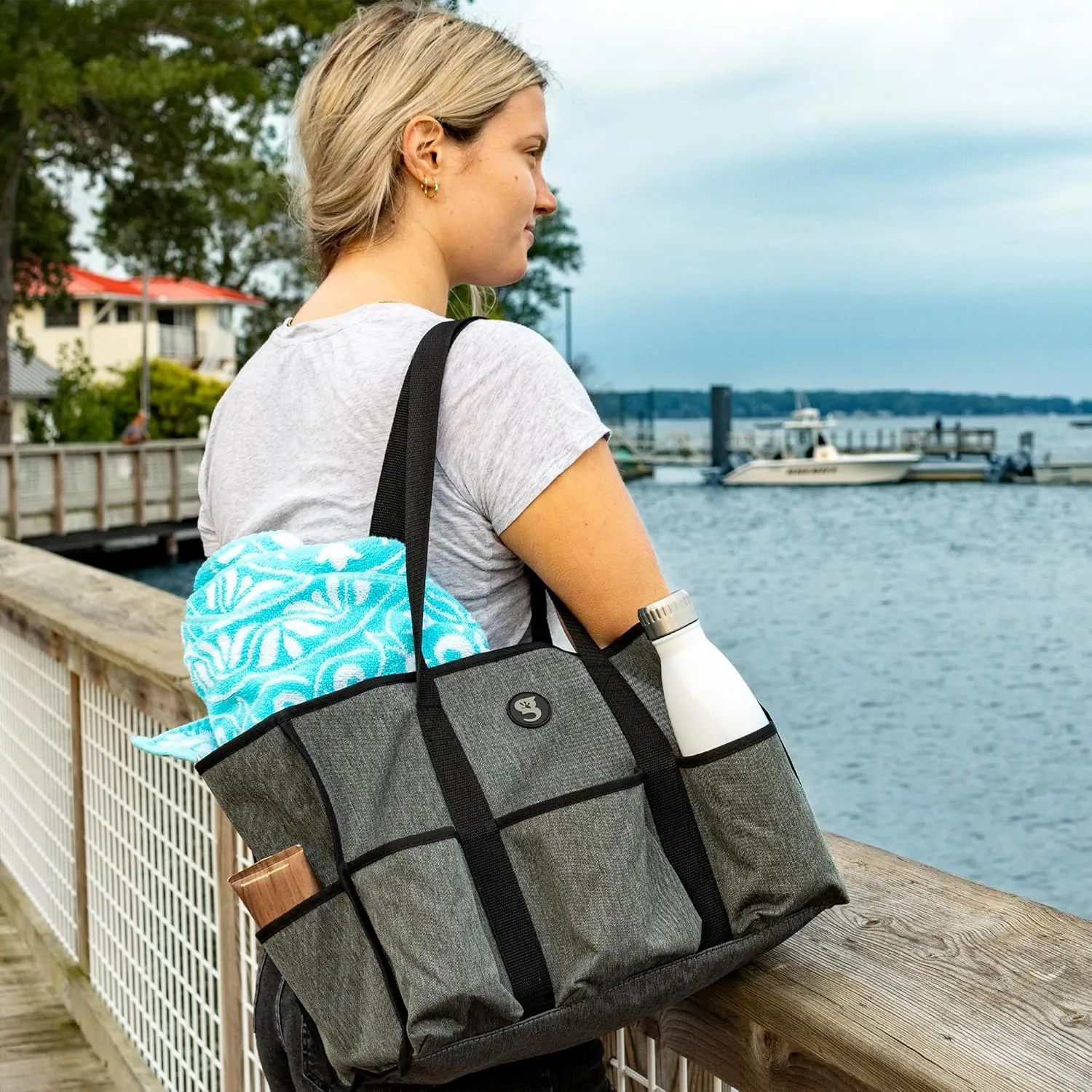 geckobrands 8 Pocket Tote - Utility Travel Swimming Pool Tote Duffle Bag for Gym, Shopping, and Everyday Use