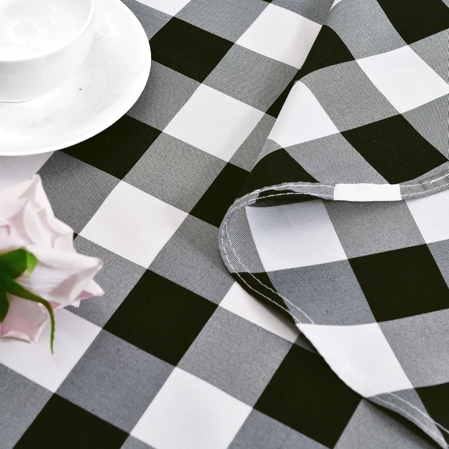 Hiasan Checkered Round Tablecloth 90 Inch - Waterproof Stain and Wrinkle Resistant Washable Fabric Table Cloth for Dining Room Party Outdoor Picnic, Black and White