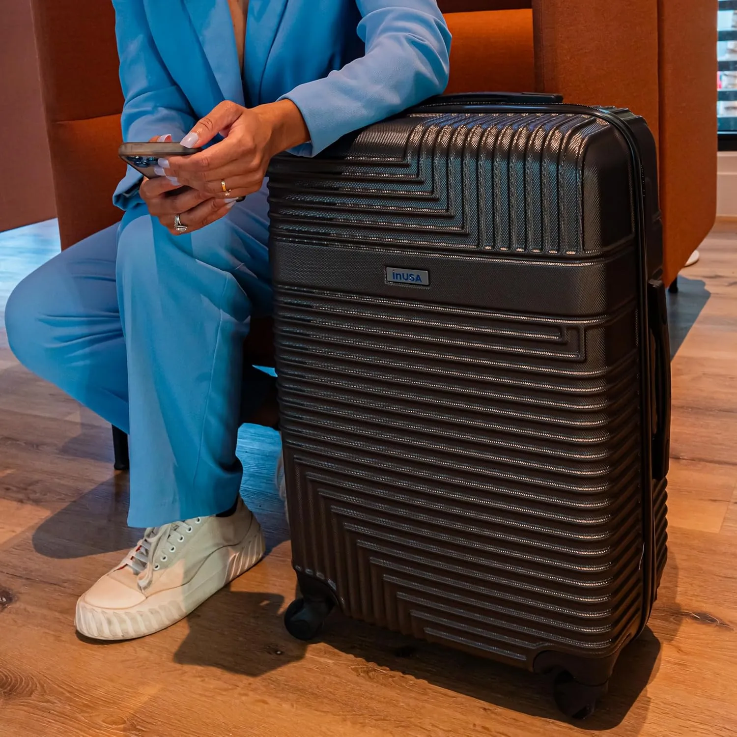 InUSA RESILIENCE Luggage with Spinner Wheels | Durable Lightweight Hardside Suitcase, Spacious Travel Bag with Handle and Trolley | 28-Inch Large Checked Luggage | Charcoal
