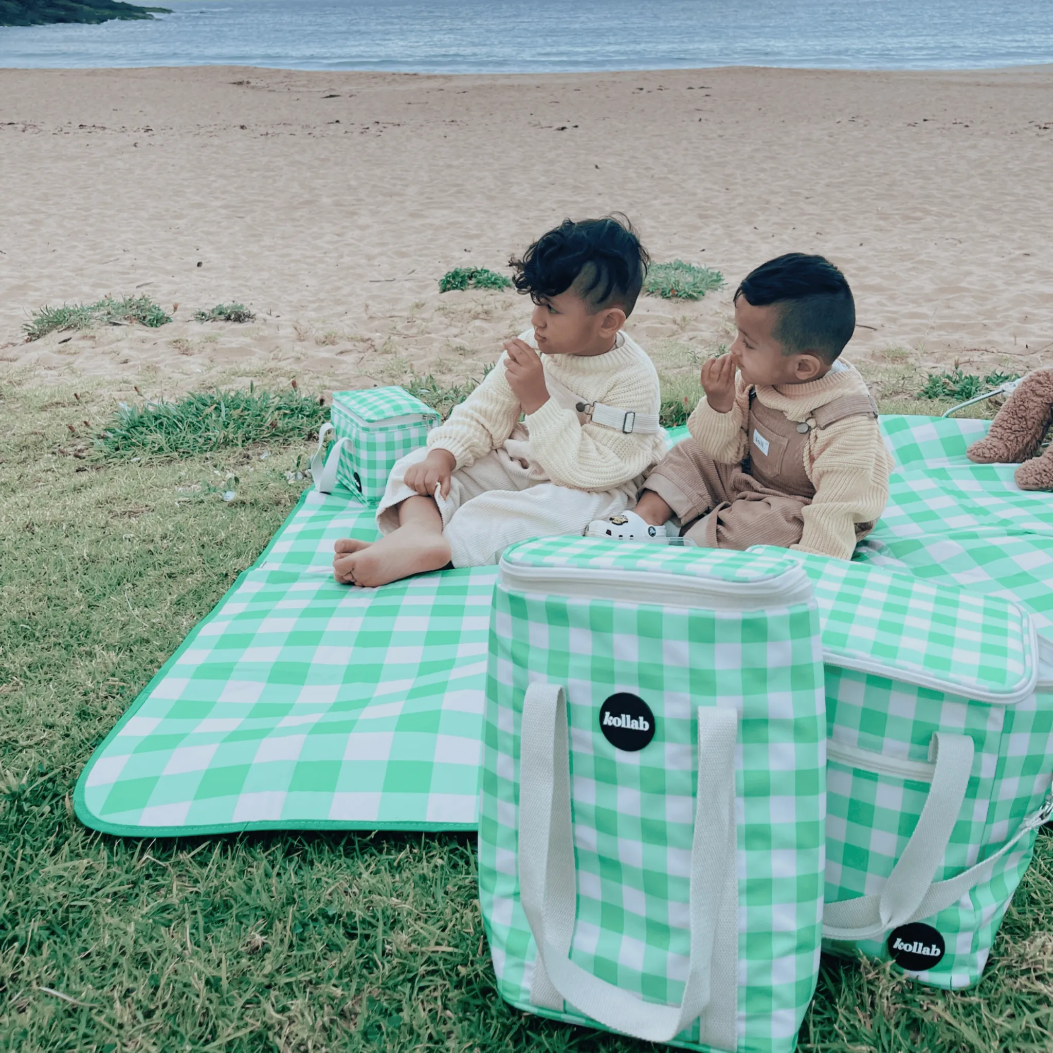 Kollab | Holiday Wine Cooler Bag | Kelly Green Check