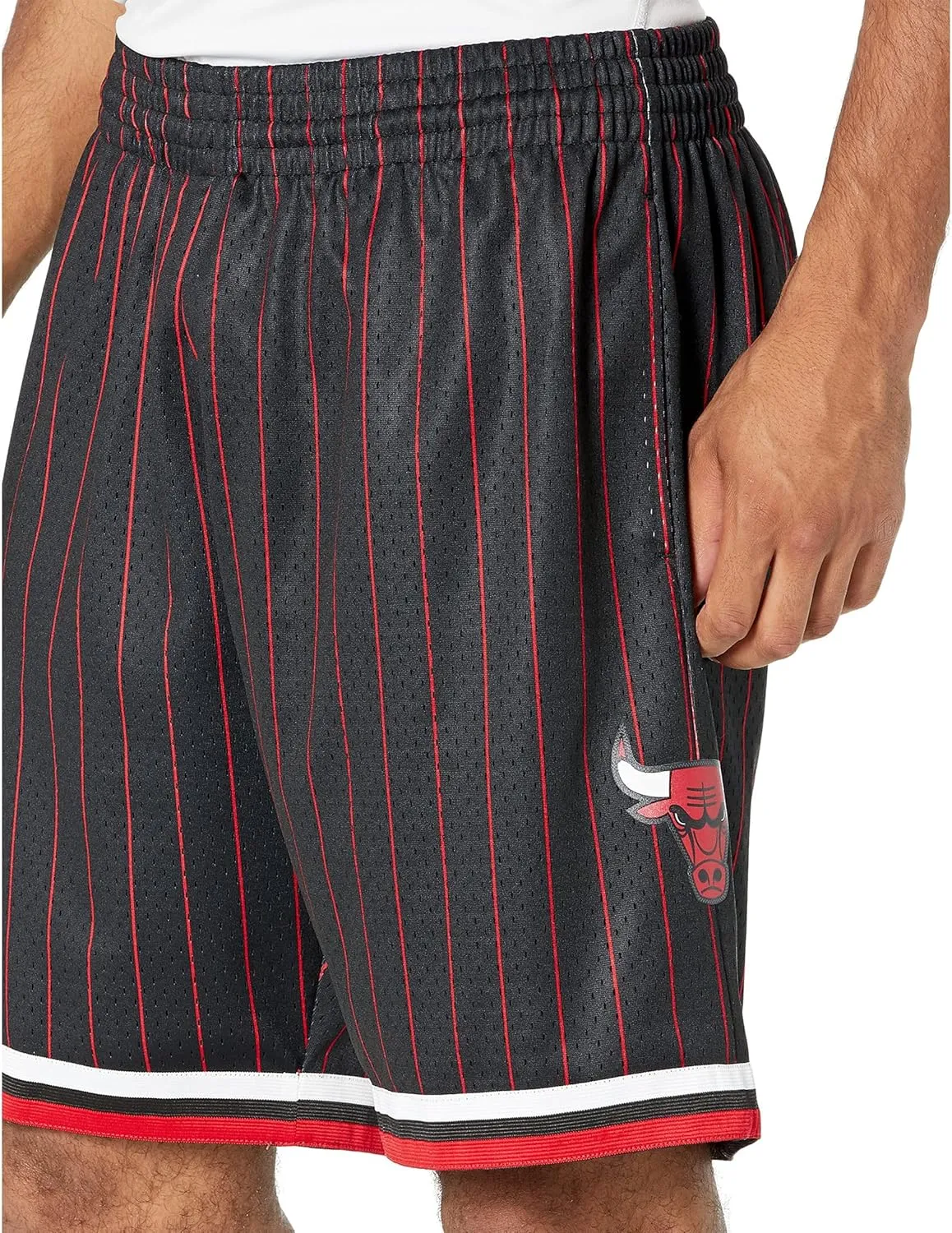 Mitchell & Ness Chicago Bulls Men's Alternate 1996-97 Swingman Shorts