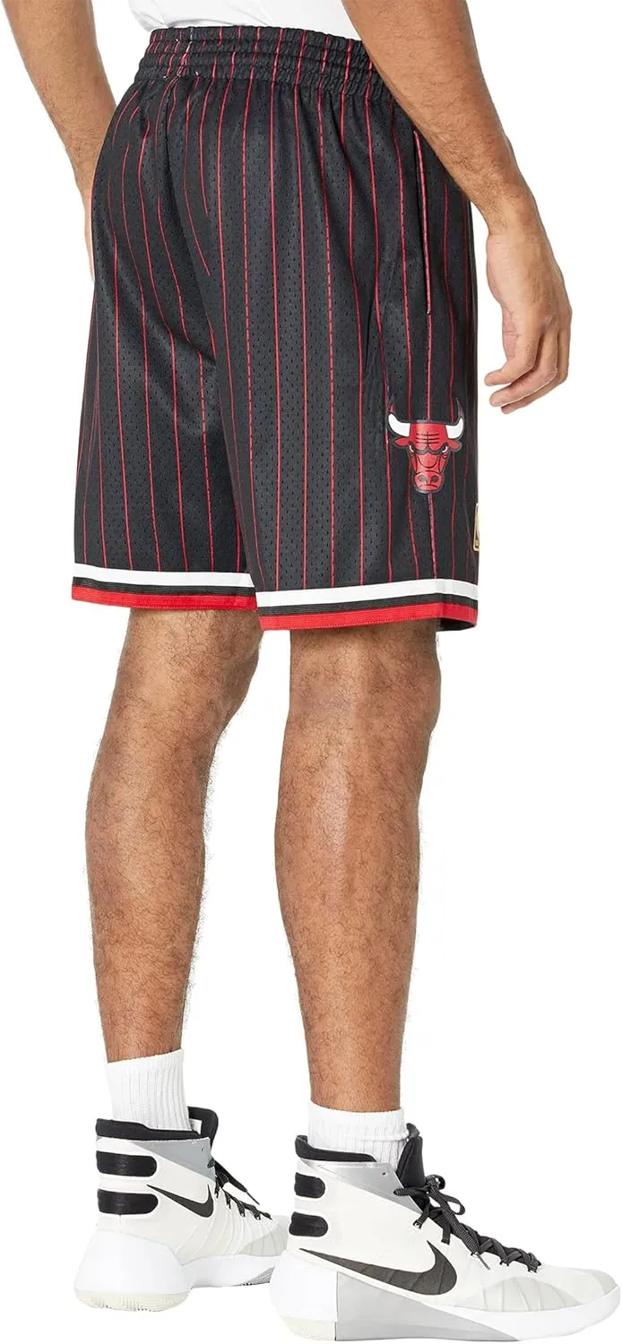 Mitchell & Ness Chicago Bulls Men's Alternate 1996-97 Swingman Shorts