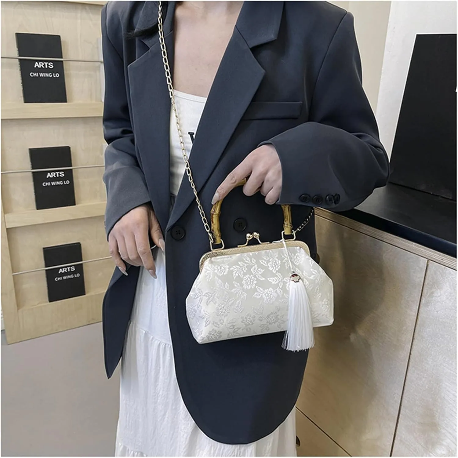 Vintage Embroidered Flower Handbag, Retro Pearl Chain, Flower Embroidery Rustic Shoulder Bag Kiss Lock Closure Bag for Women
