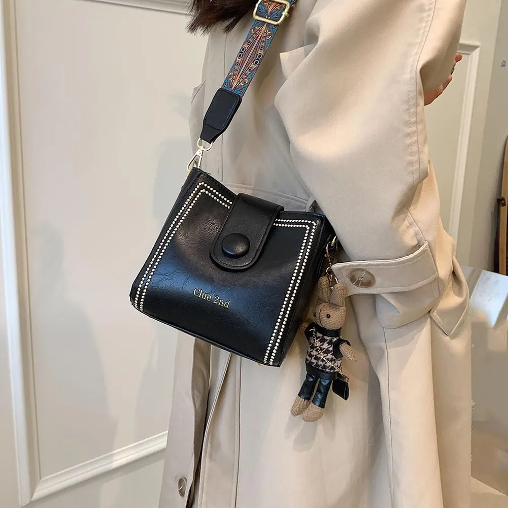 Women Retro Bucket Bag with Pendant Fashion PU Leather Crossbody Bag with Adjustable Wider Shoulder Strap Shoulder Purses