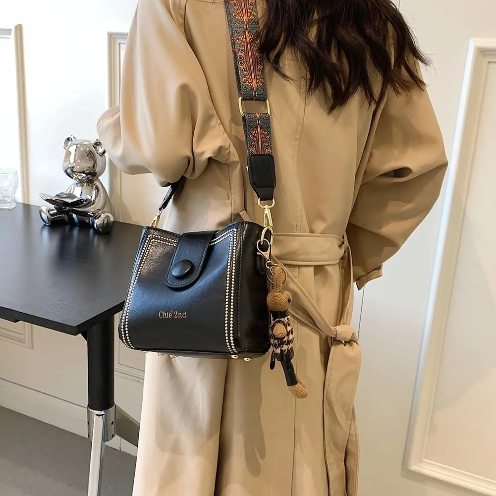 Women Retro Bucket Bag with Pendant Fashion PU Leather Crossbody Bag with Adjustable Wider Shoulder Strap Shoulder Purses
