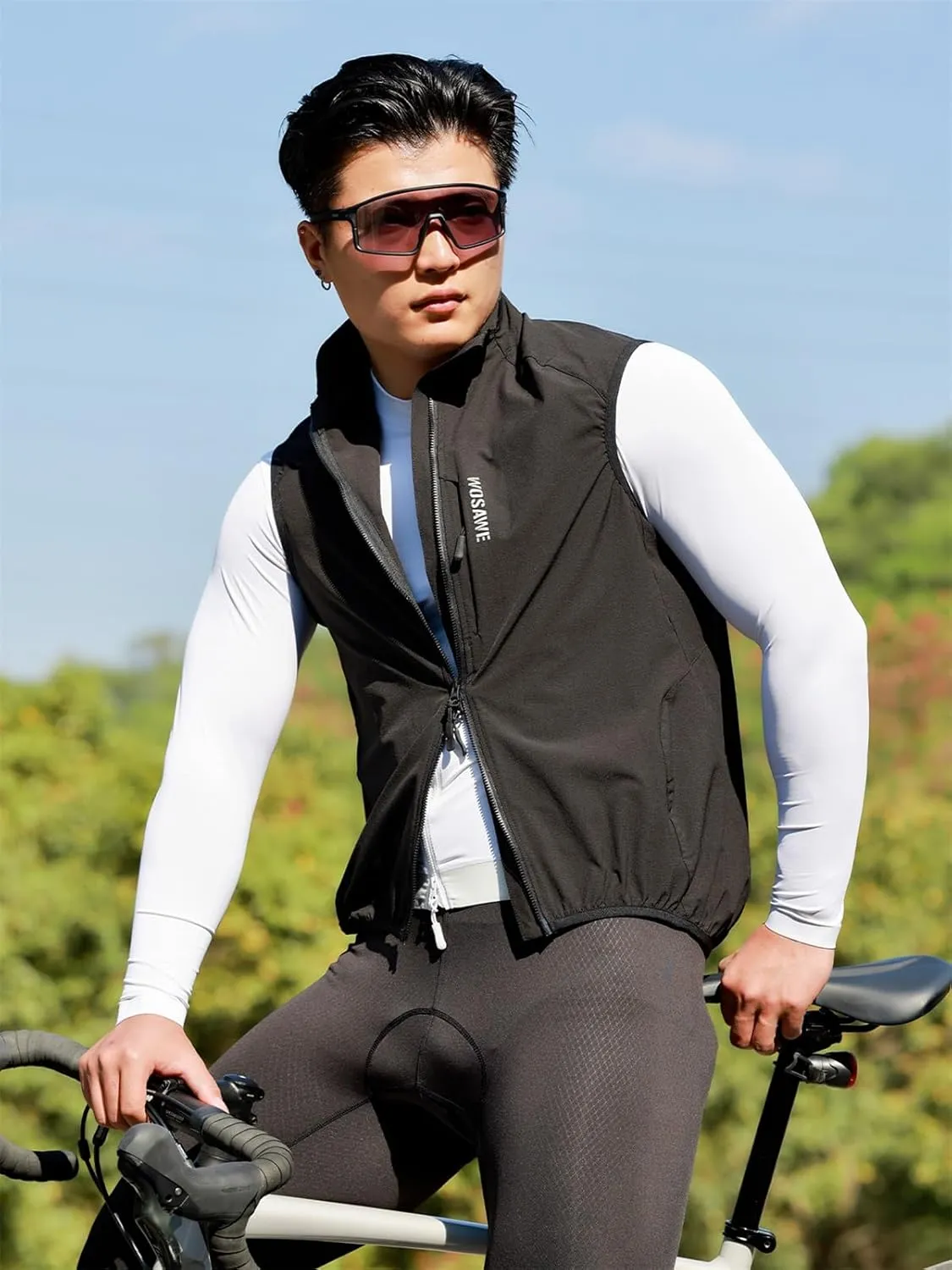 WOSAWE Reflective Cycling Vest with Chest Pocket Water-Repellent Lightweight Windproof Gilet for Running, Hiking, Biking