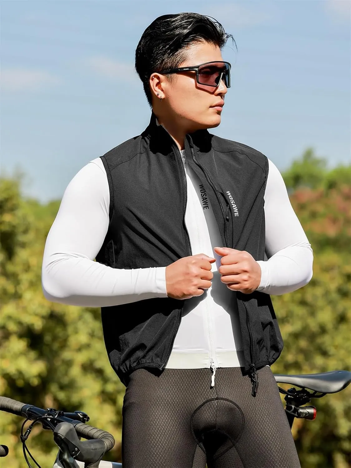 WOSAWE Reflective Cycling Vest with Chest Pocket Water-Repellent Lightweight Windproof Gilet for Running, Hiking, Biking